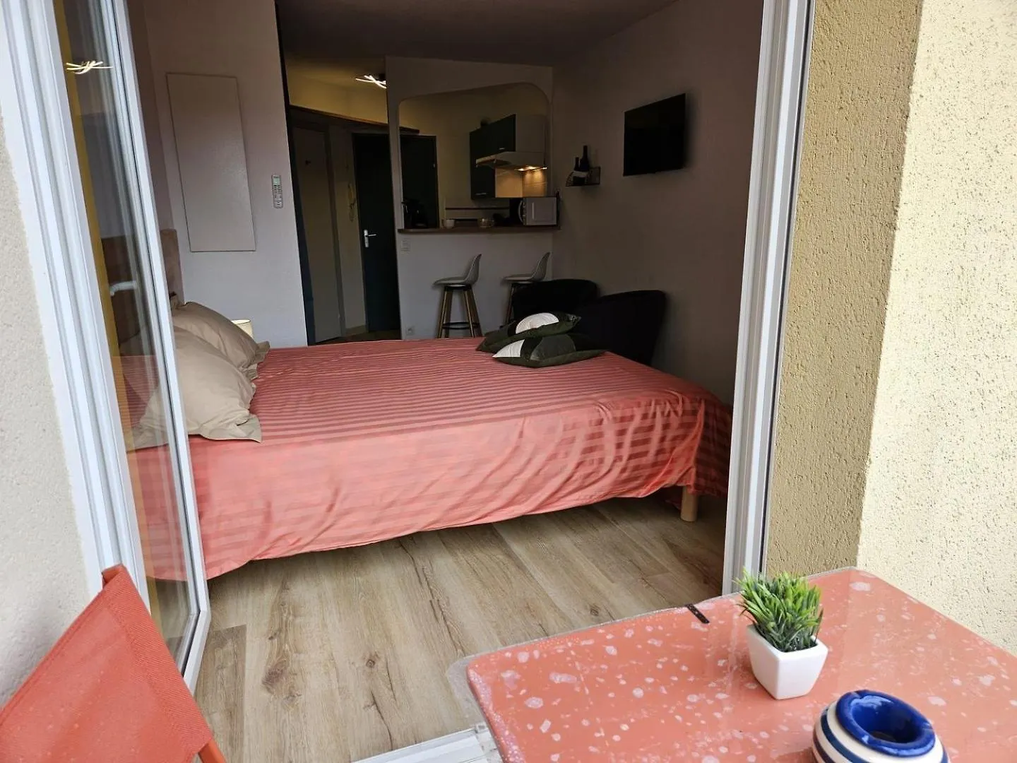 T1 - 160 Bed - City Center Toulouse 0*,  France